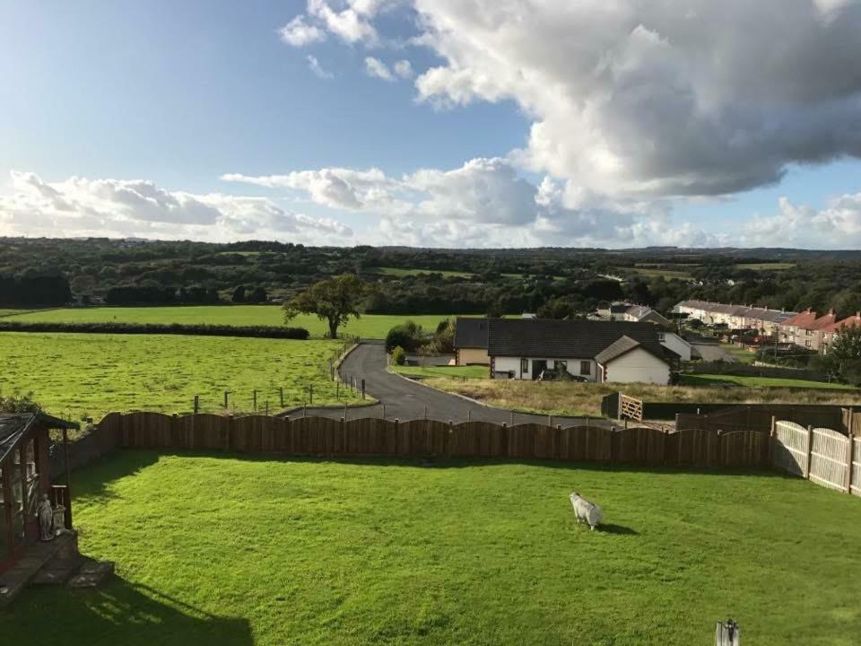 Valley View / Gwel Y Cwm Villa Ammanford Bagian luar foto