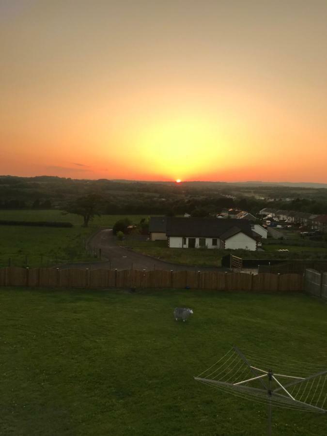 Valley View / Gwel Y Cwm Villa Ammanford Bagian luar foto