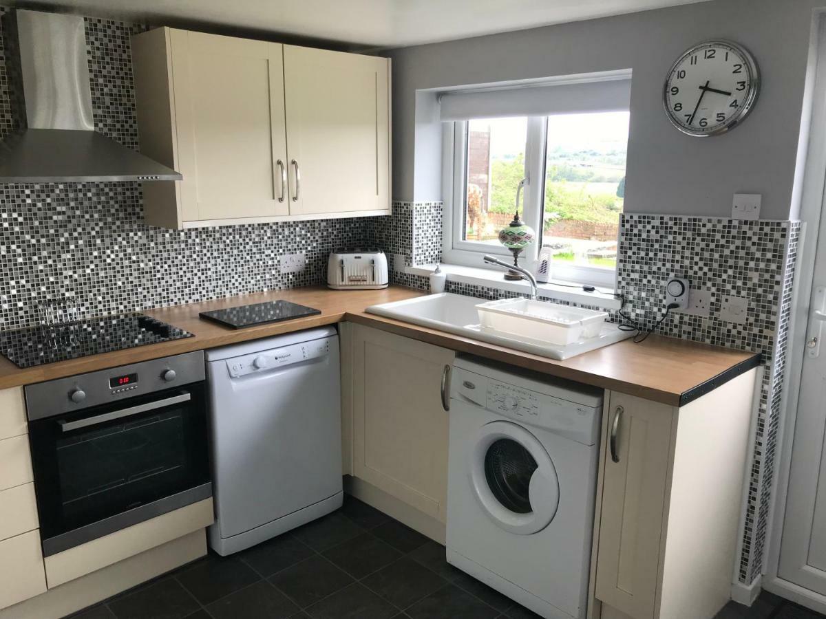 Valley View / Gwel Y Cwm Villa Ammanford Bagian luar foto