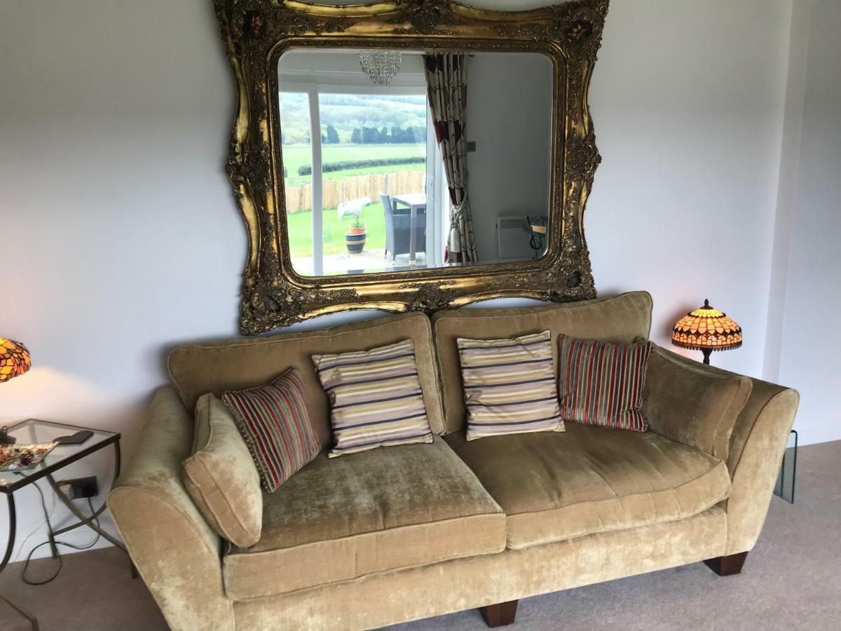 Valley View / Gwel Y Cwm Villa Ammanford Bagian luar foto