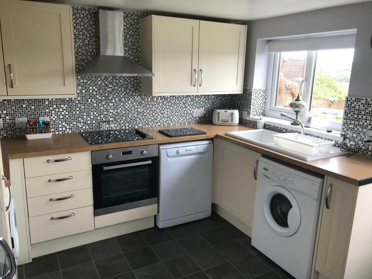Valley View / Gwel Y Cwm Villa Ammanford Bagian luar foto